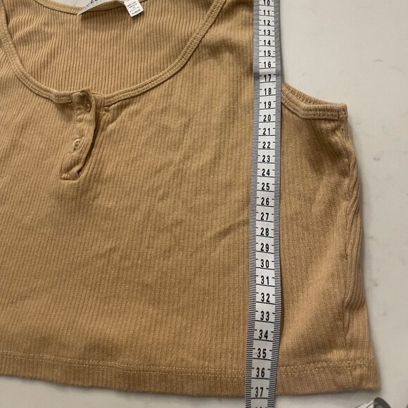 Button Crop Top - Picture 4 of 5
